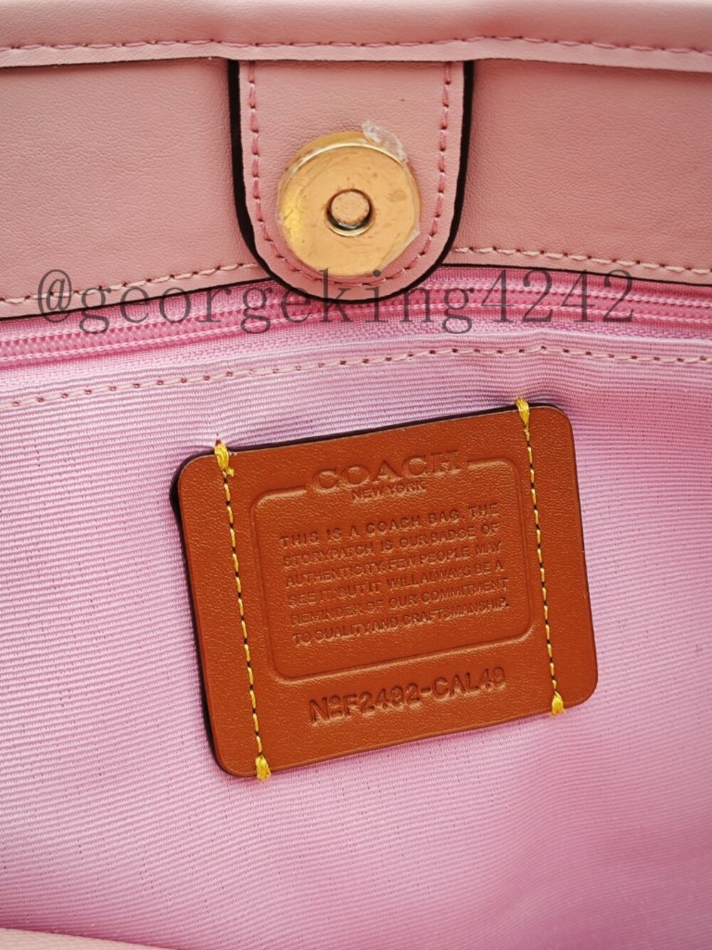 😘😘Coach City Tote Bag In Signature Canvas in powder pink color - Picture 4 of 12